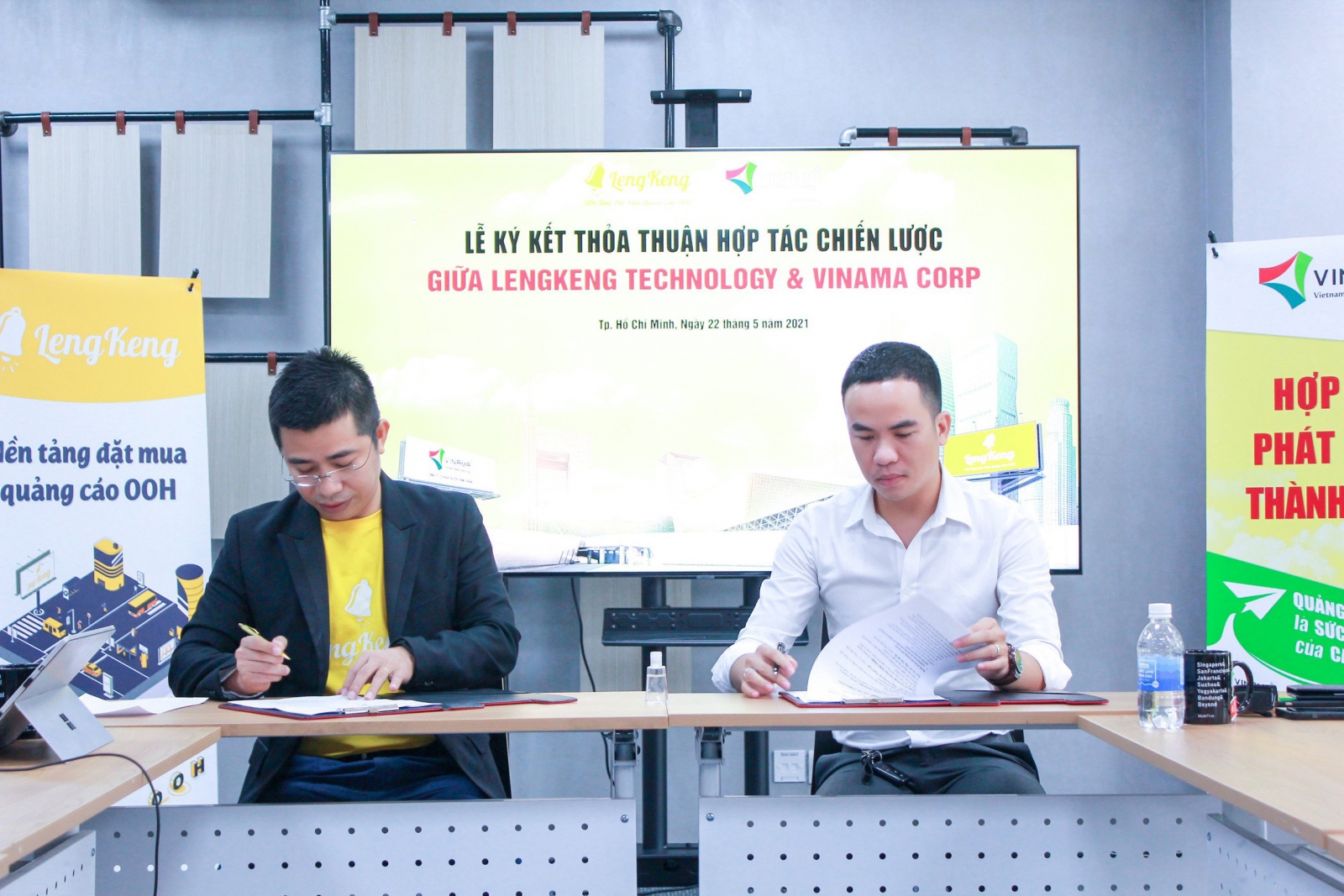 Ông: Trần Việt Tân - Chủ tịch HĐQT VINAMA Corp ký kết hợp tác với LENKENG Technology